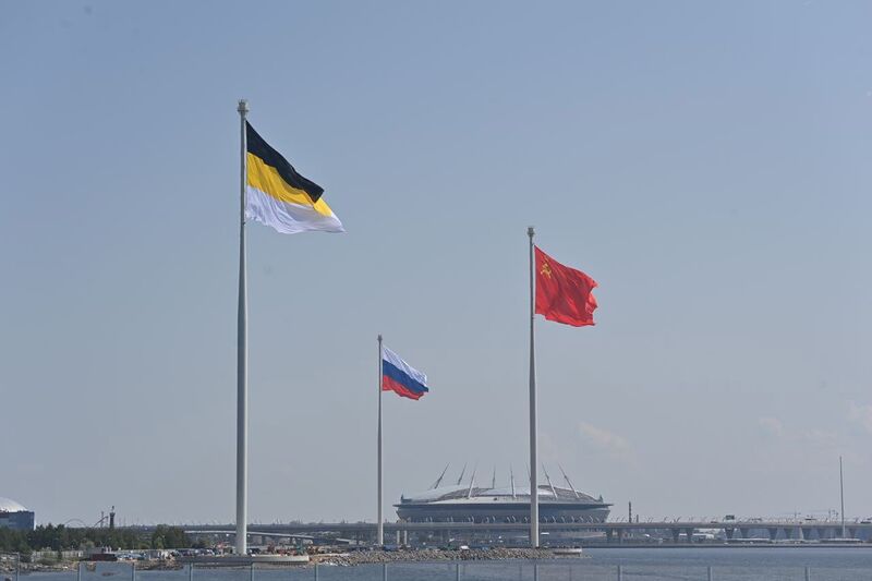 File:Russian-flags-saint-petersburg.jpeg